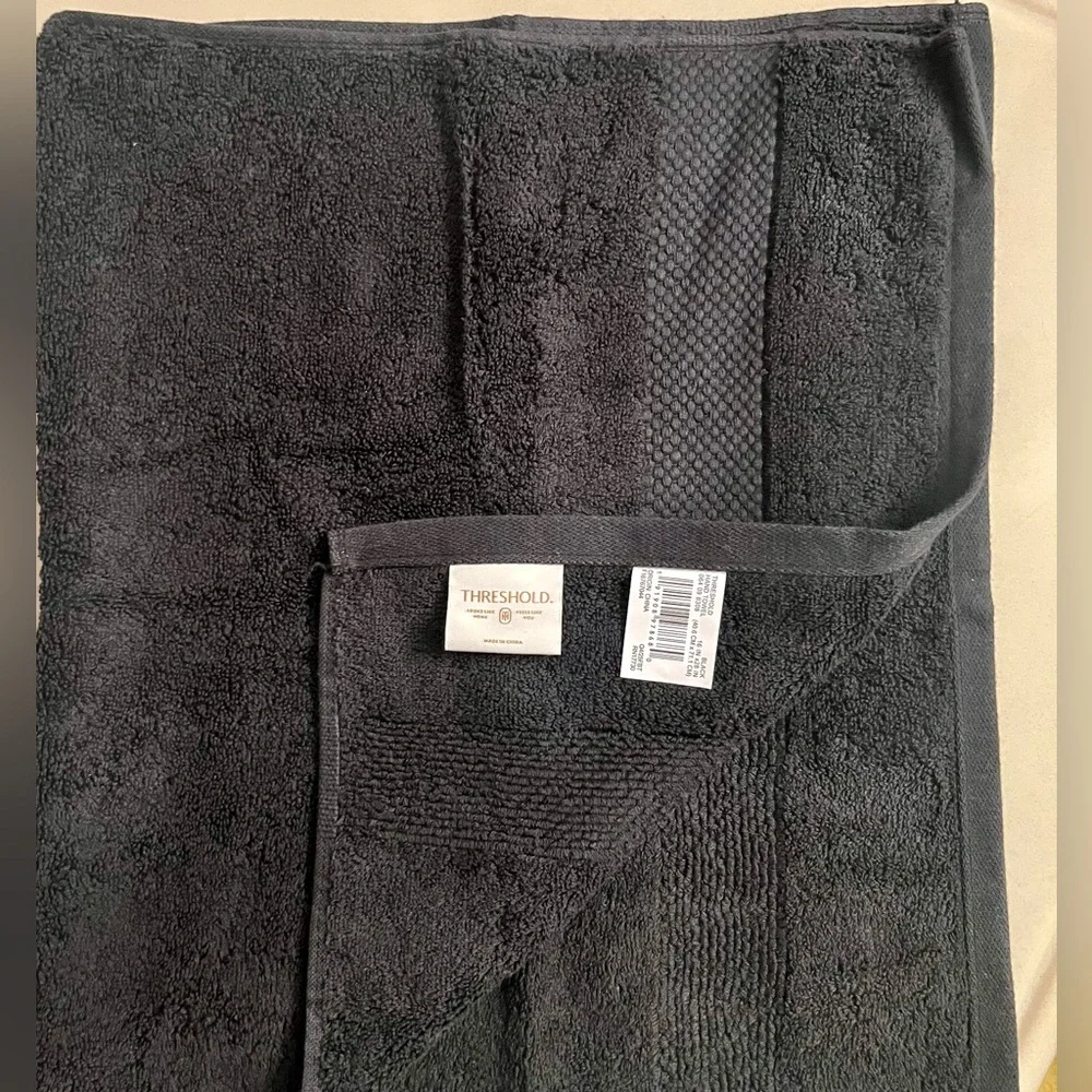 New Threshold Performance Plus Black Hand Towels 4-Pack